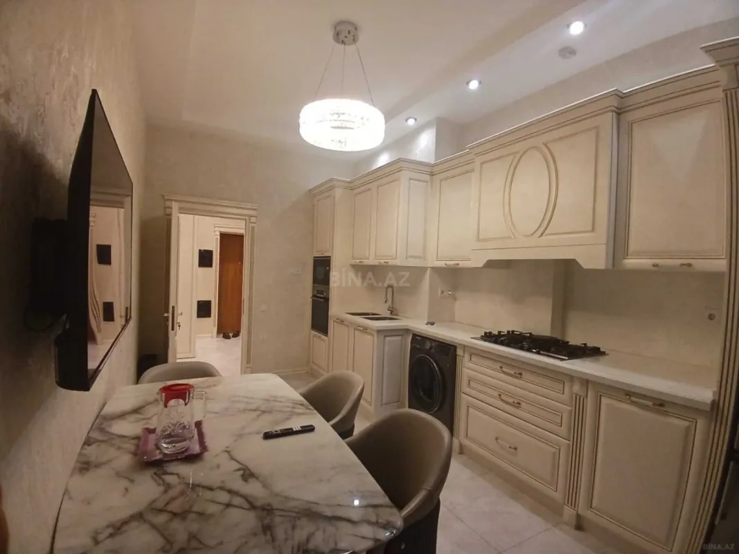 Satılır 3 otaqlı mənzil 146 m²