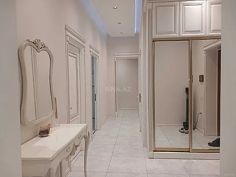Satılır 3 otaqlı mənzil 146 m²