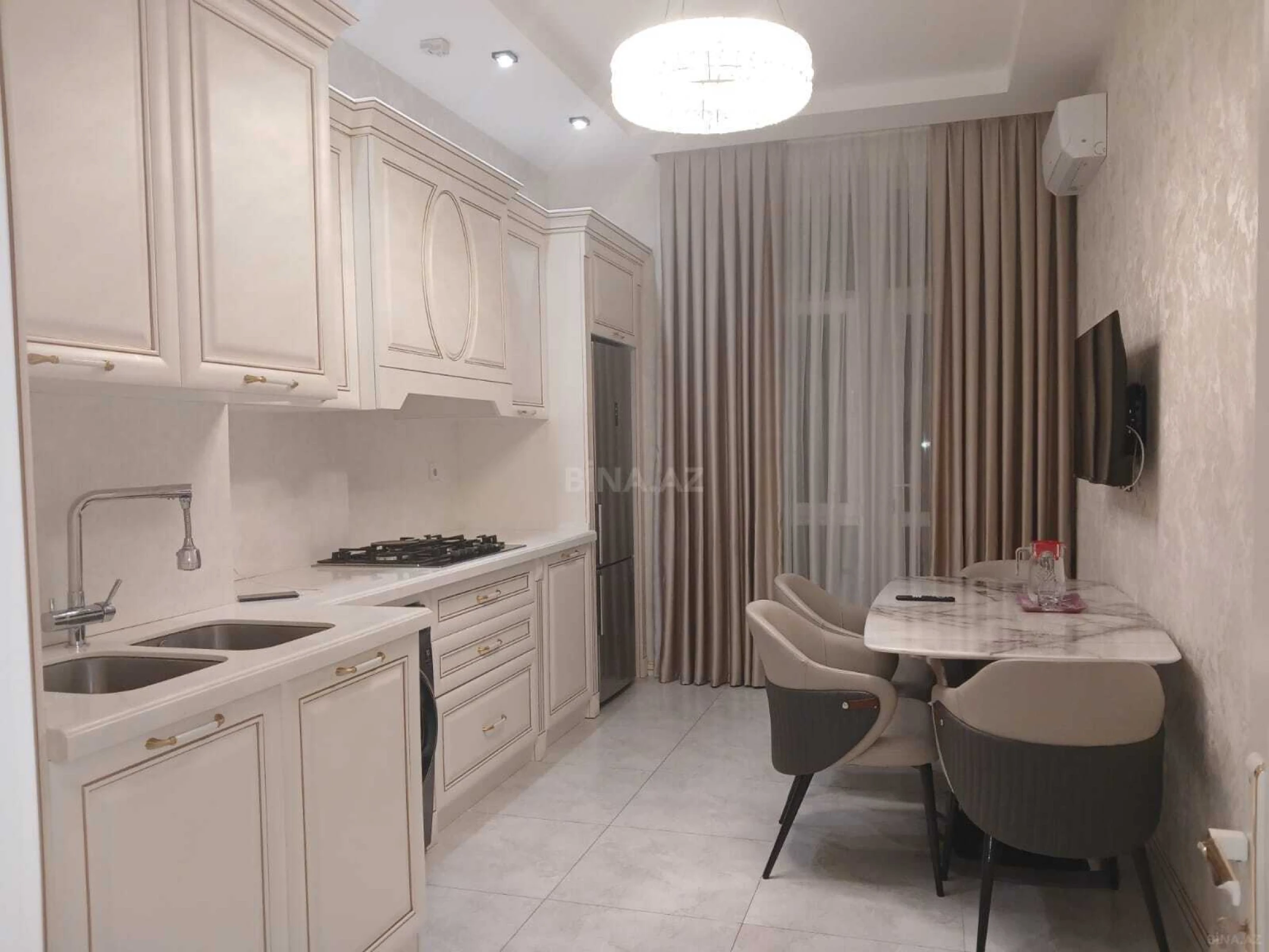 Satılır 3 otaqlı mənzil 146 m²