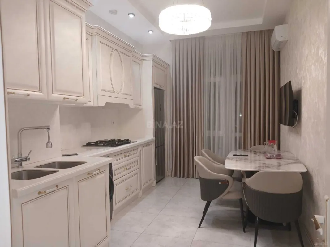 Satılır 3 otaqlı mənzil 146 m²