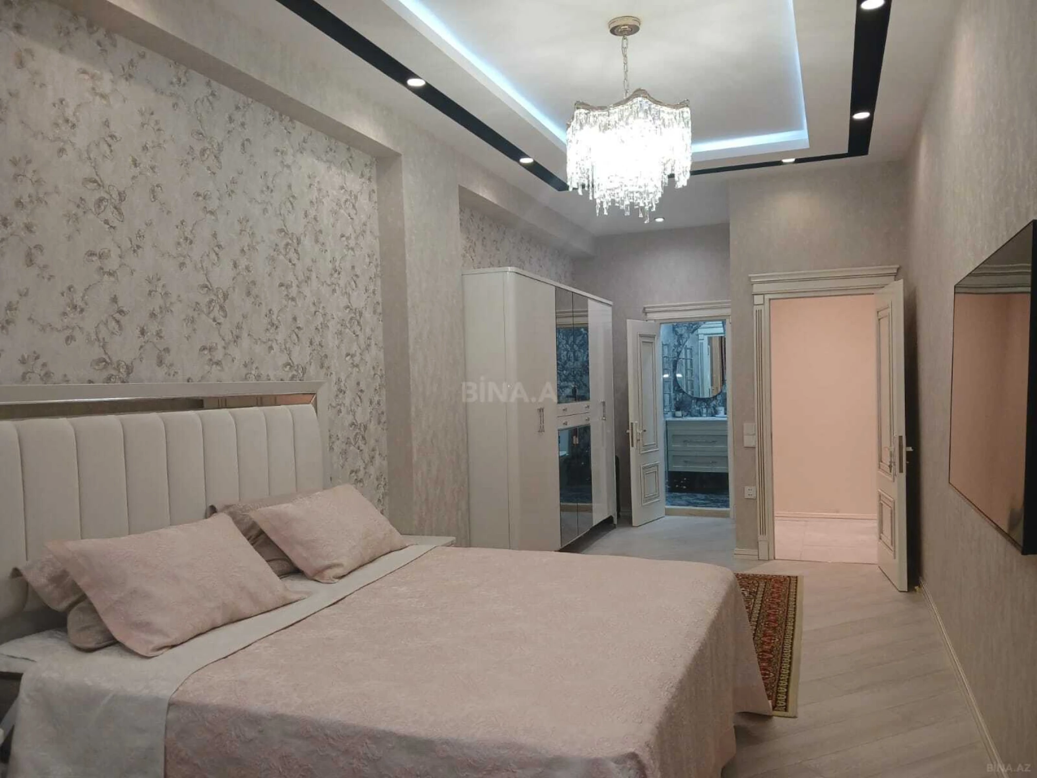 Satılır 3 otaqlı mənzil 146 m²