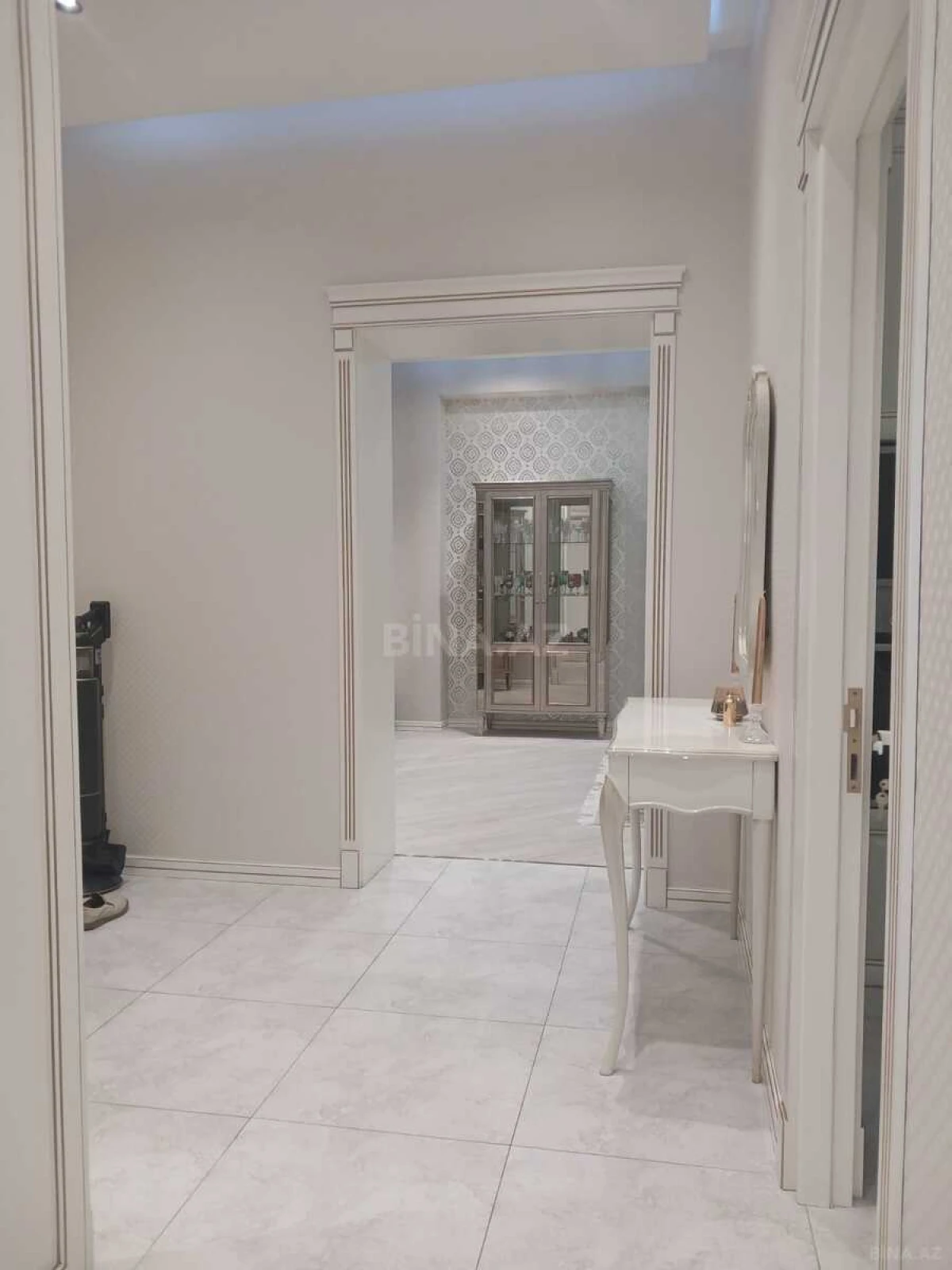 Satılır 3 otaqlı mənzil 146 m²