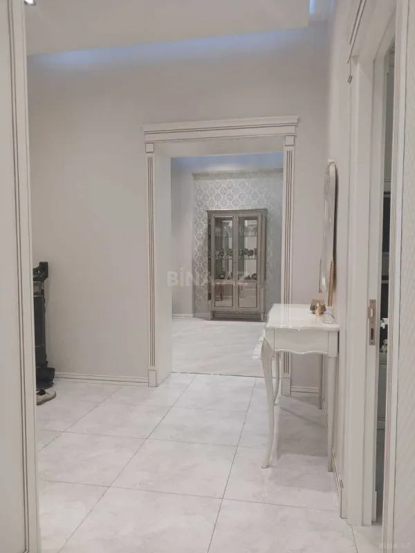 Satılır 3 otaqlı mənzil 146 m²