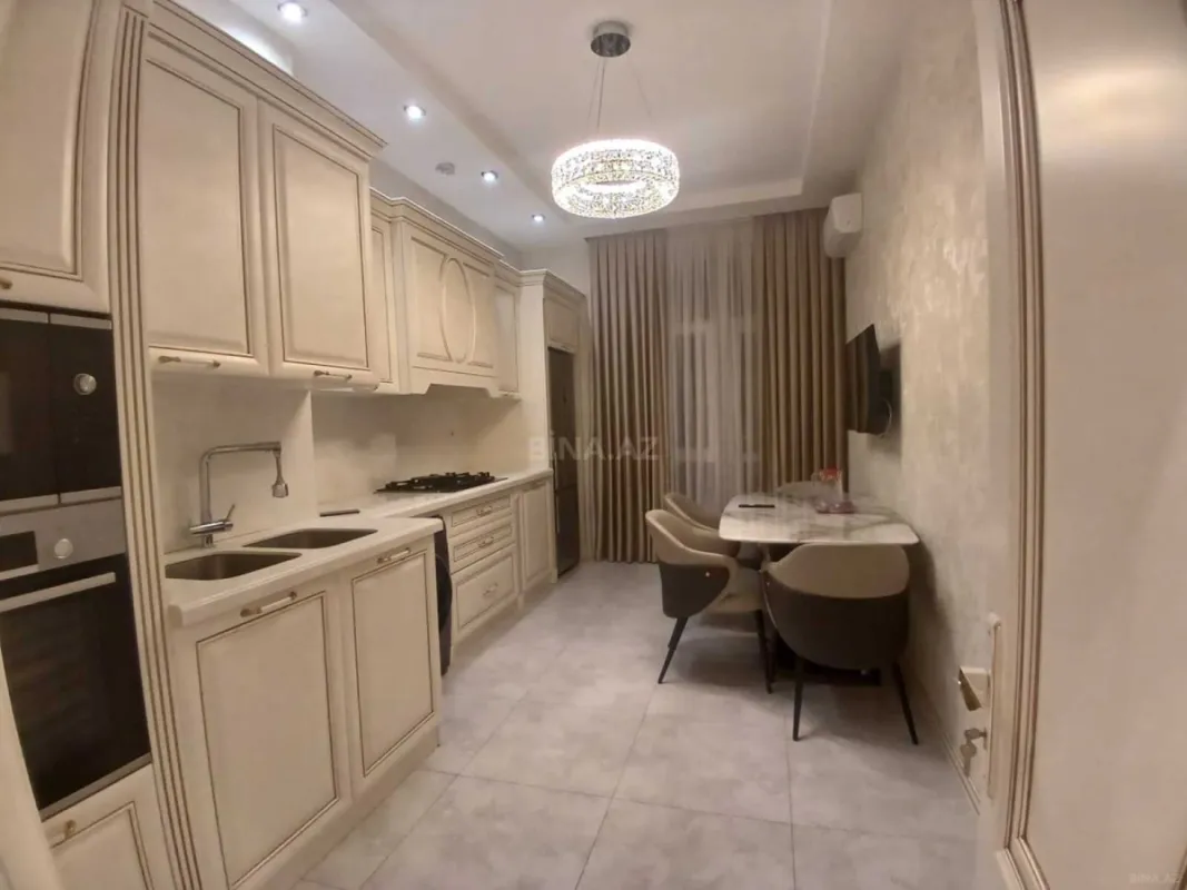 Satılır 3 otaqlı mənzil 146 m²