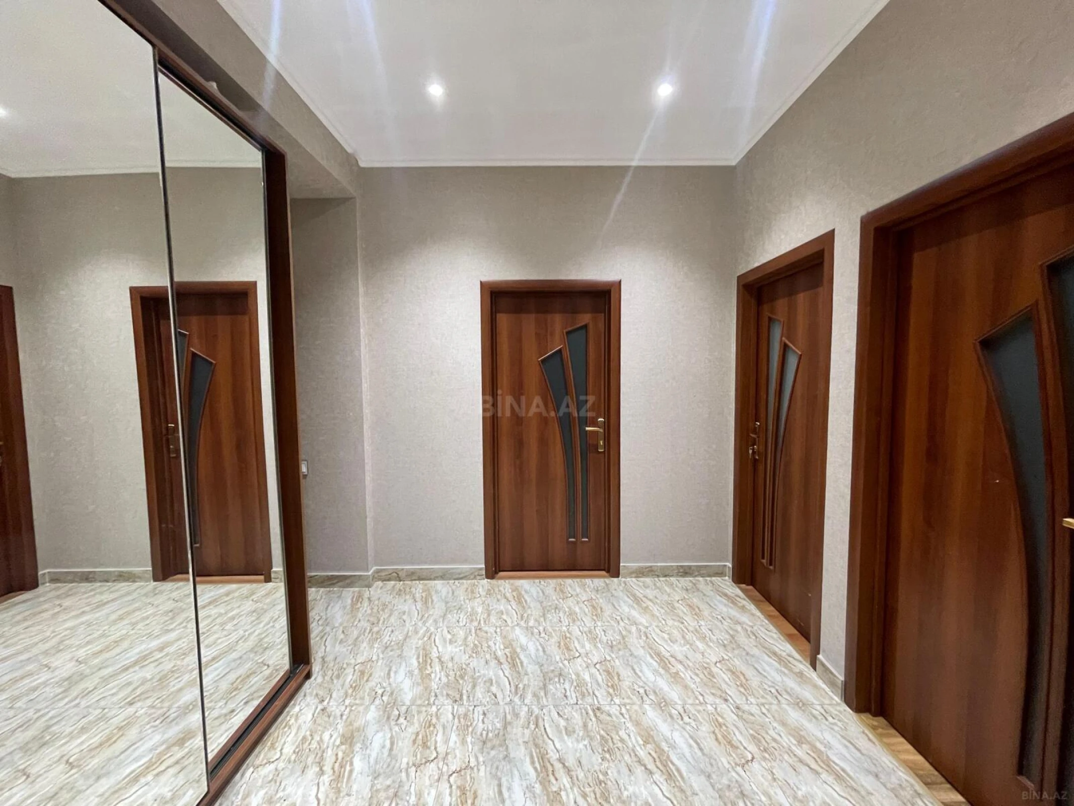 Satılır 2 otaqlı mənzil 95 m²