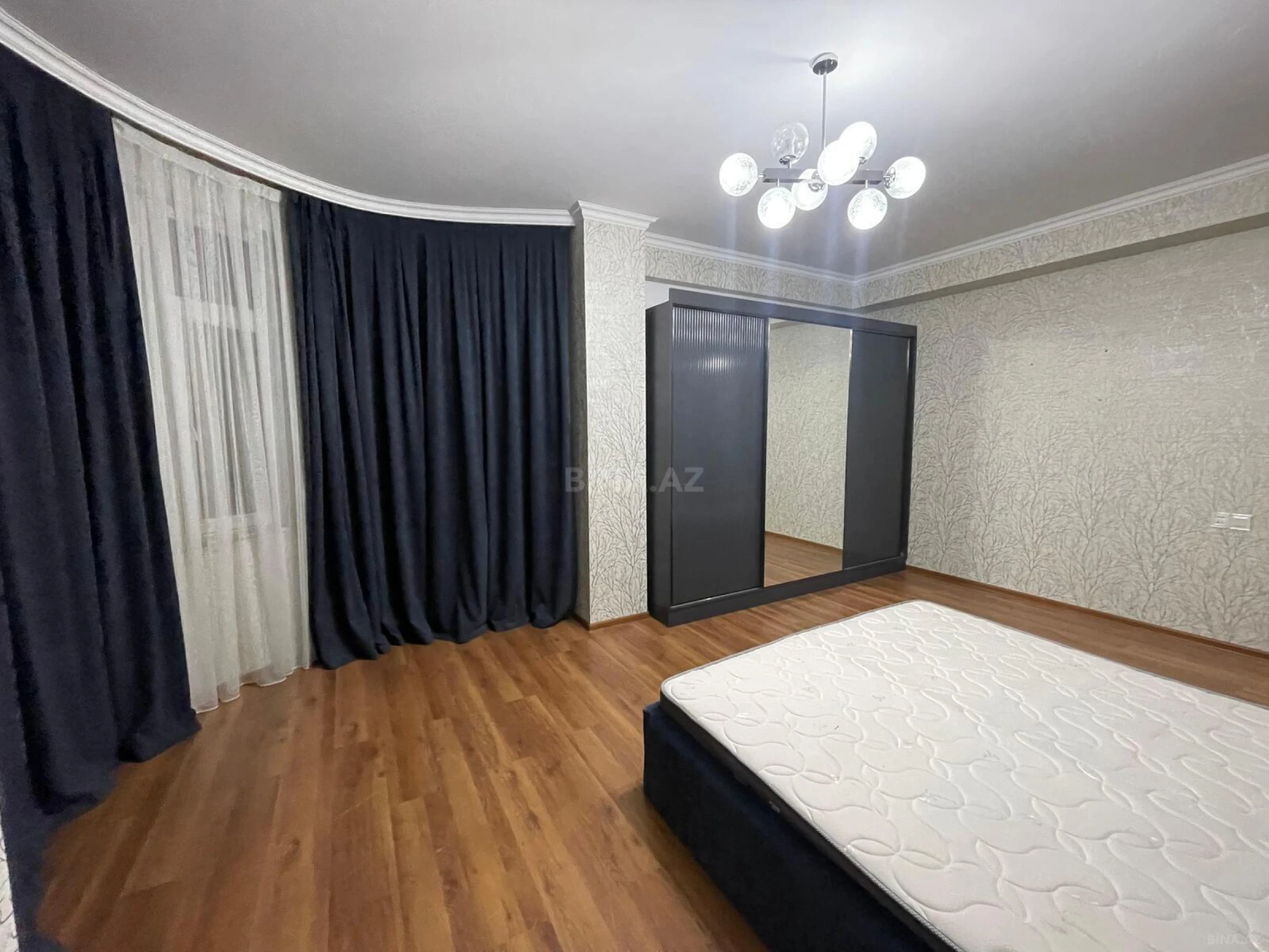Satılır 2 otaqlı mənzil 95 m²