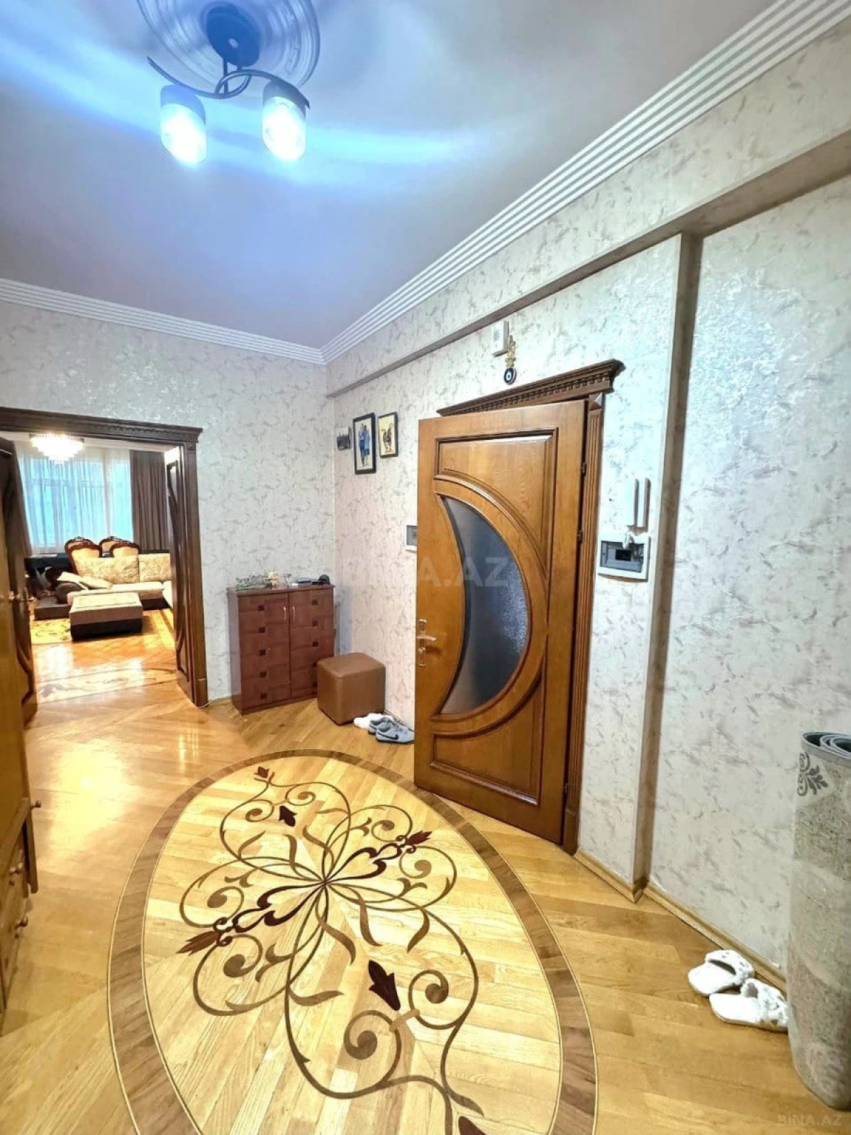 Satılır 3 otaqlı mənzil 158 m²