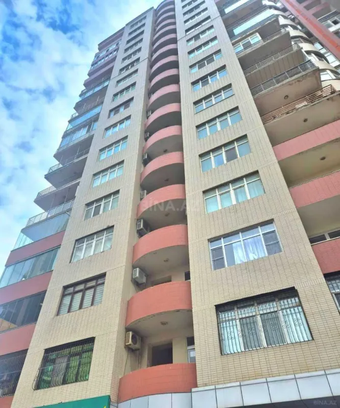 Satılır 3 otaqlı mənzil 158 m²