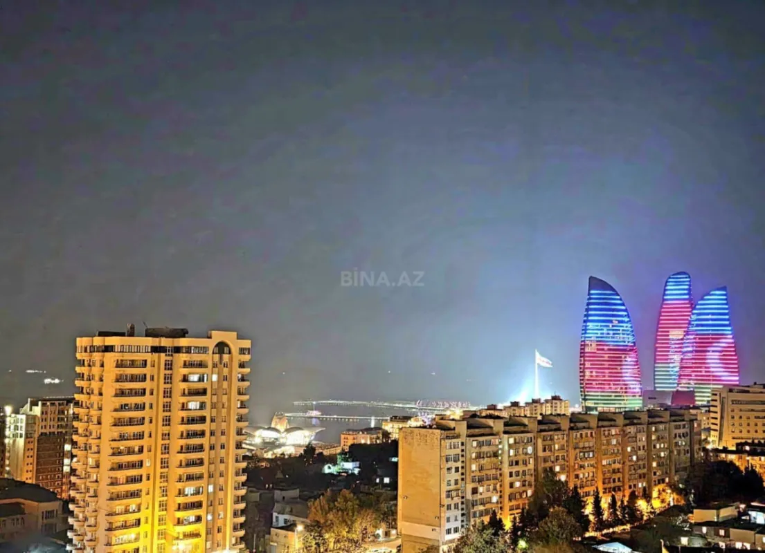 Satılır 3 otaqlı mənzil 158 m²