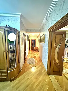 Satılır 3 otaqlı mənzil 158 m²