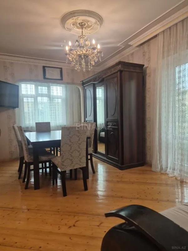 Satılır 4 otaqlı mənzil 110 m²