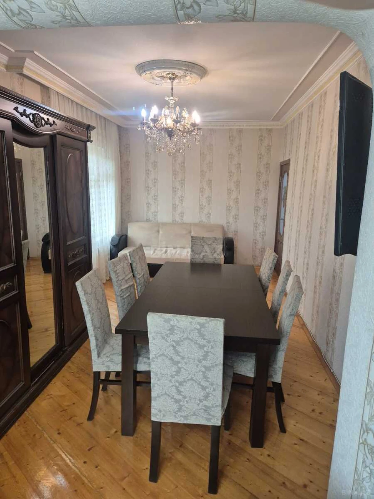 Satılır 4 otaqlı mənzil 110 m²