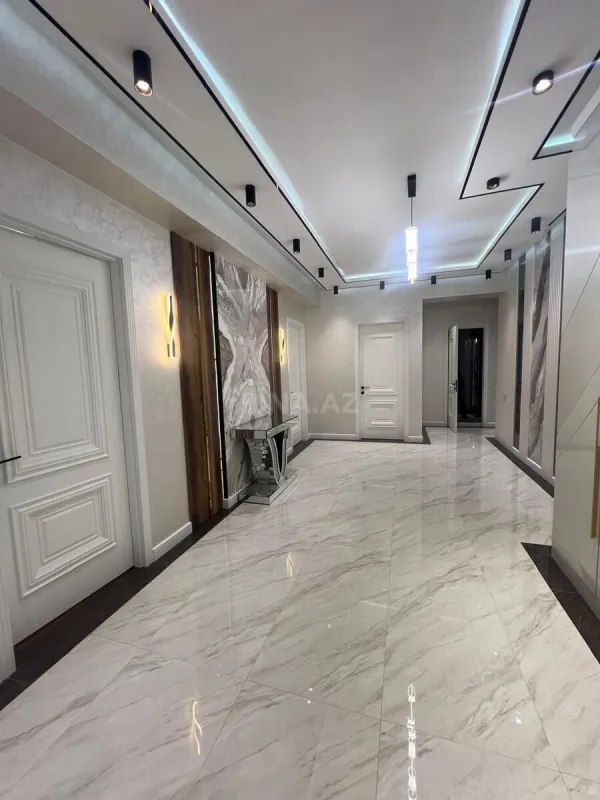 Satılır 3 otaqlı mənzil 138 m²