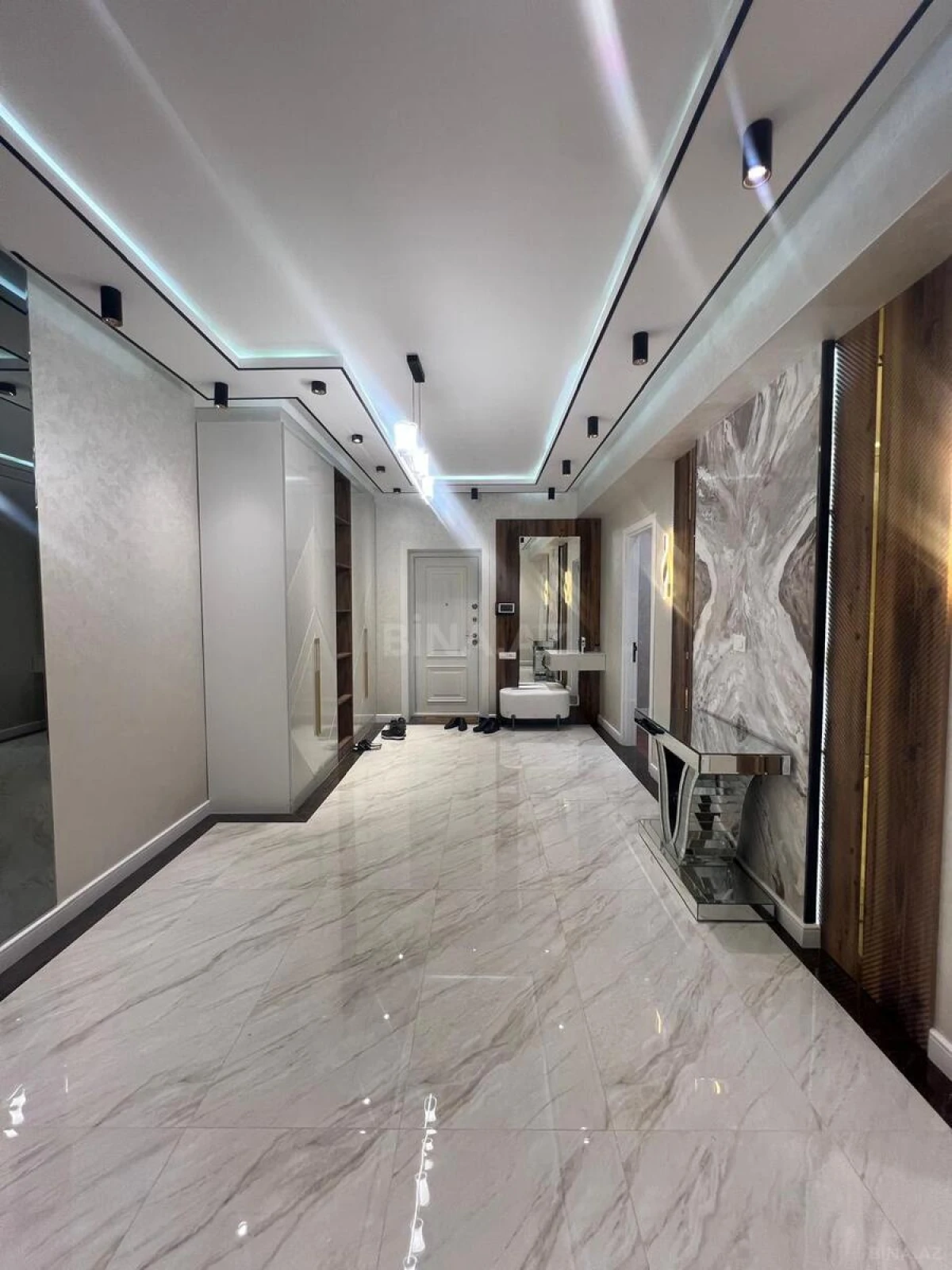 Satılır 3 otaqlı mənzil 138 m²