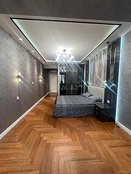 Satılır 3 otaqlı mənzil 138 m²