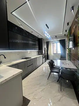 Satılır 3 otaqlı mənzil 138 m²