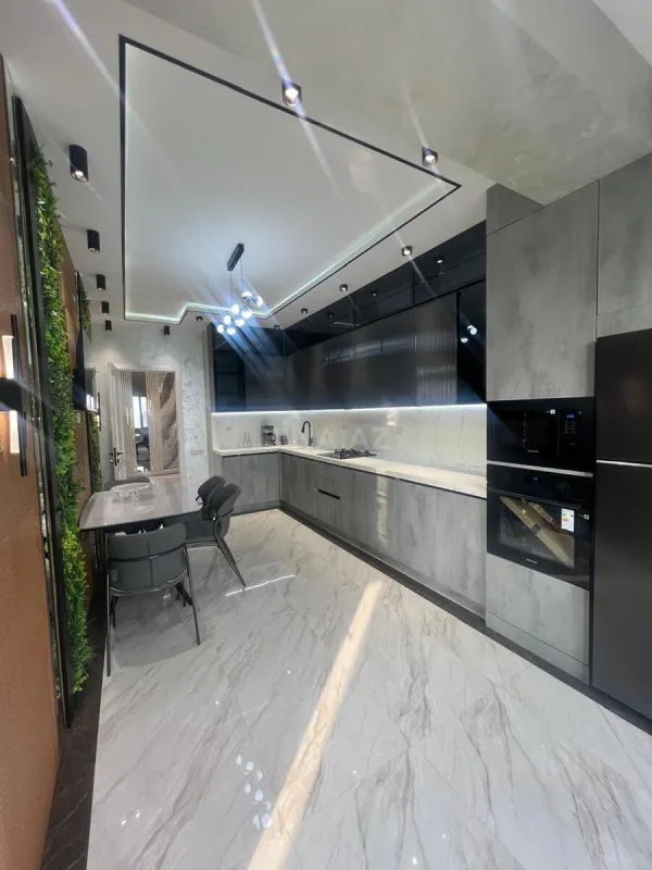 Satılır 3 otaqlı mənzil 138 m²