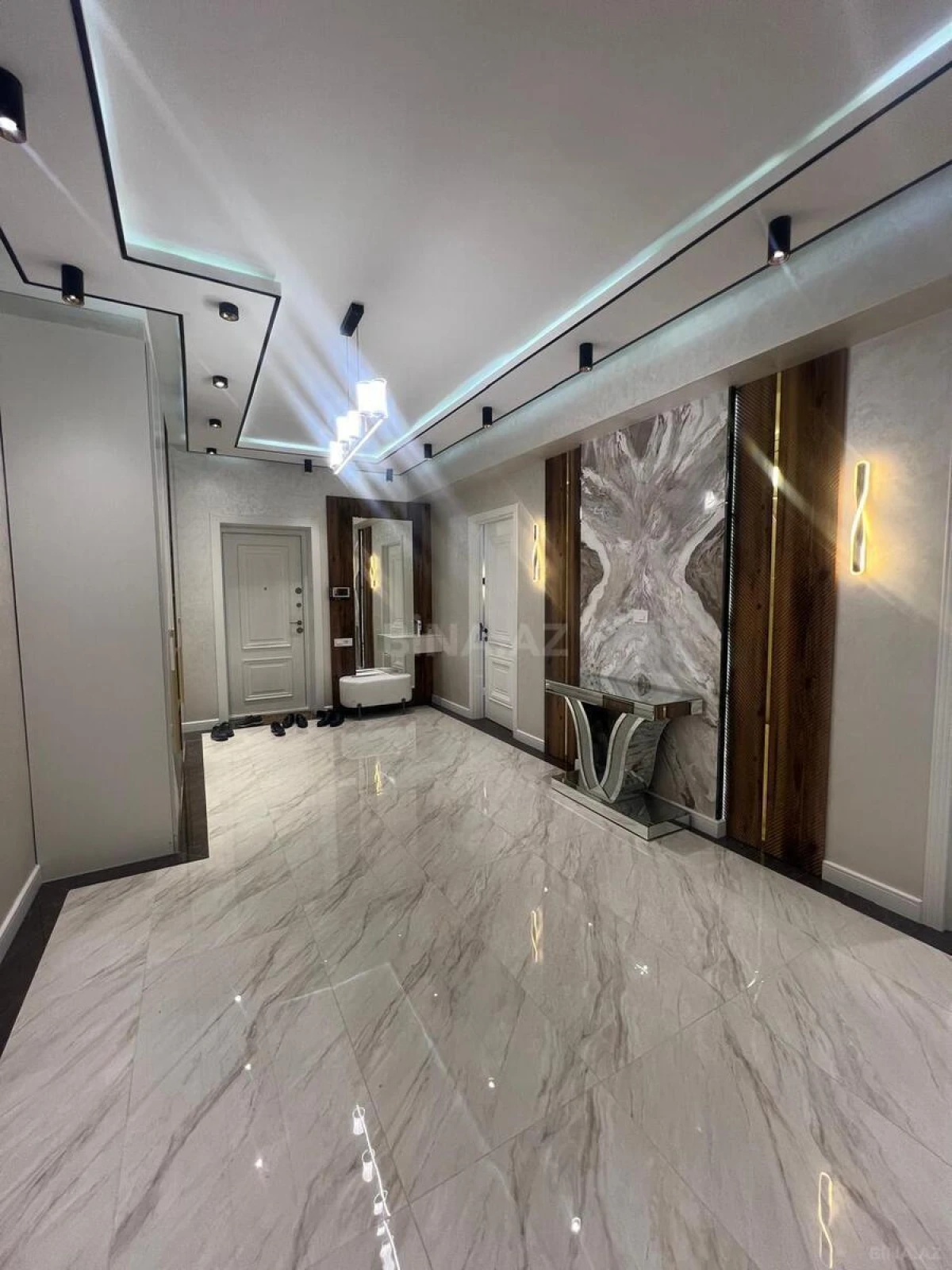 Satılır 3 otaqlı mənzil 138 m²