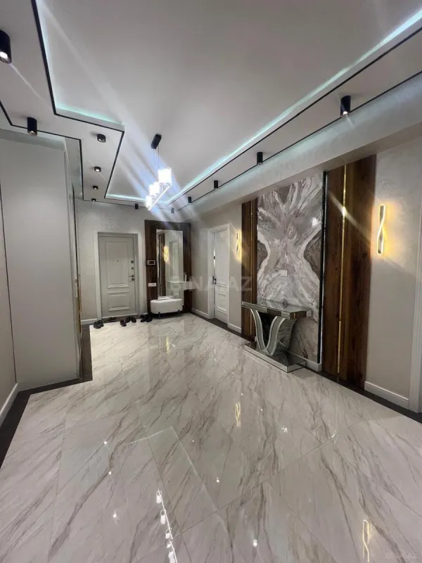 Satılır 3 otaqlı mənzil 138 m²