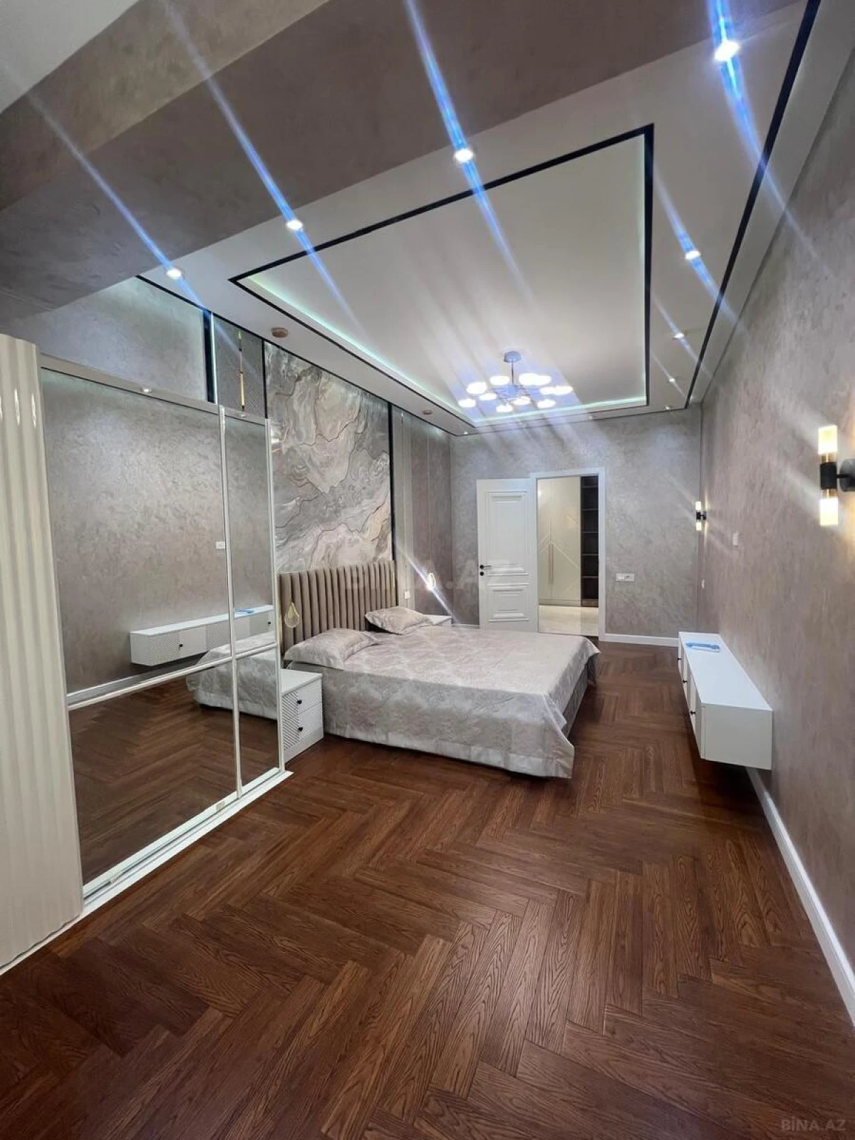 Satılır 3 otaqlı mənzil 138 m²