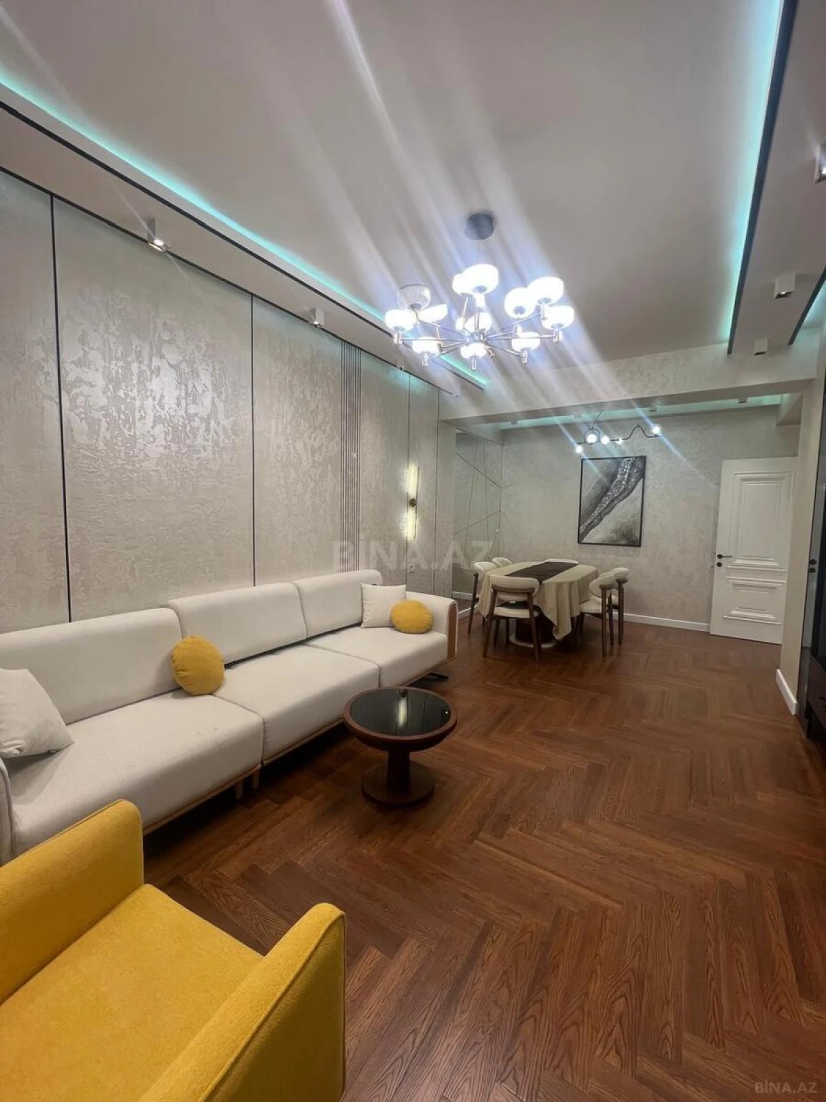 Satılır 3 otaqlı mənzil 138 m²