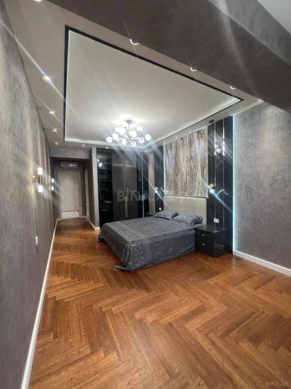 Satılır 3 otaqlı mənzil 138 m²