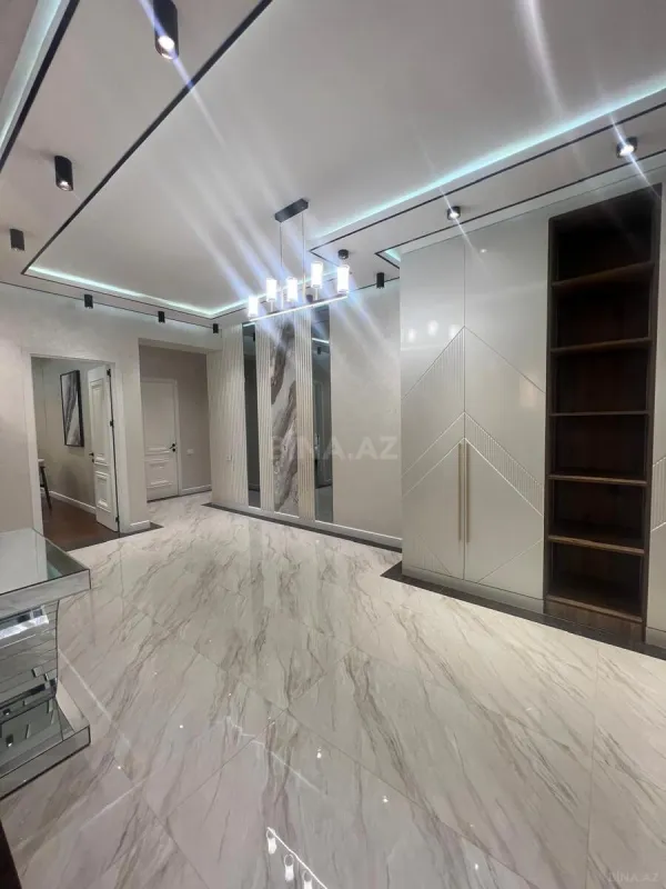 Satılır 3 otaqlı mənzil 138 m²