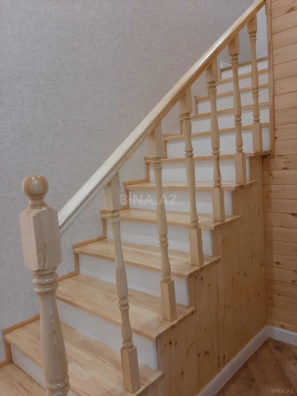 Satılır 4 otaqlı mənzil 155 m²