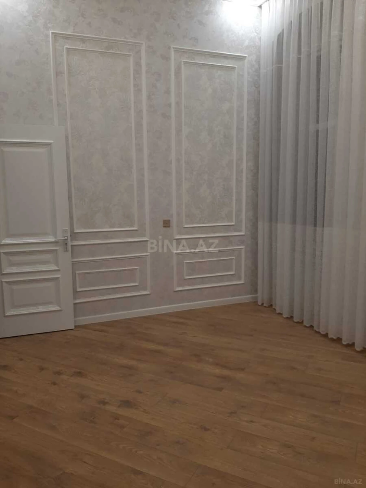 Satılır 4 otaqlı mənzil 155 m²