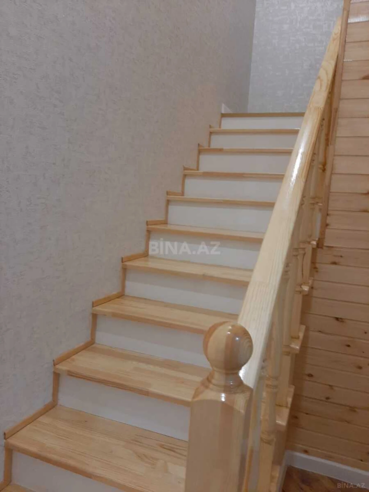 Satılır 4 otaqlı mənzil 155 m²