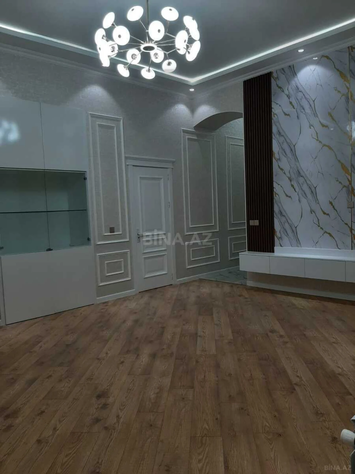Satılır 4 otaqlı mənzil 155 m²