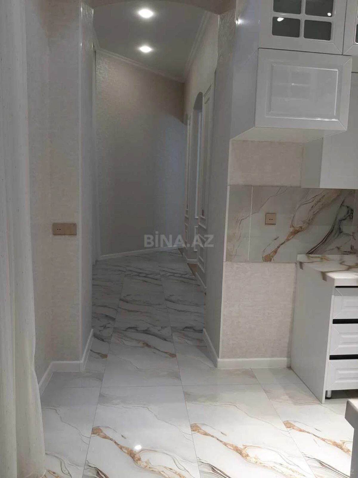 Satılır 4 otaqlı mənzil 155 m²