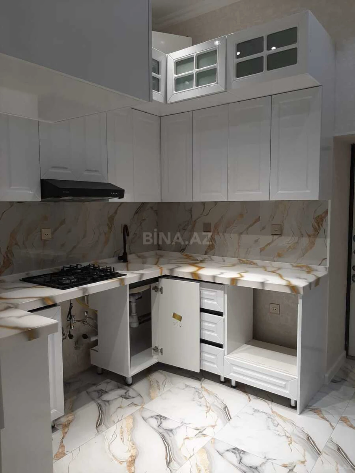 Satılır 4 otaqlı mənzil 155 m²