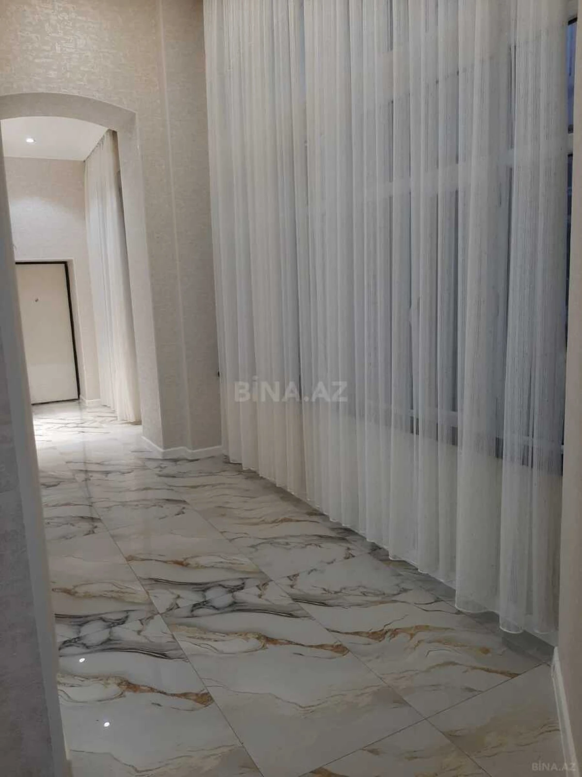 Satılır 4 otaqlı mənzil 155 m²