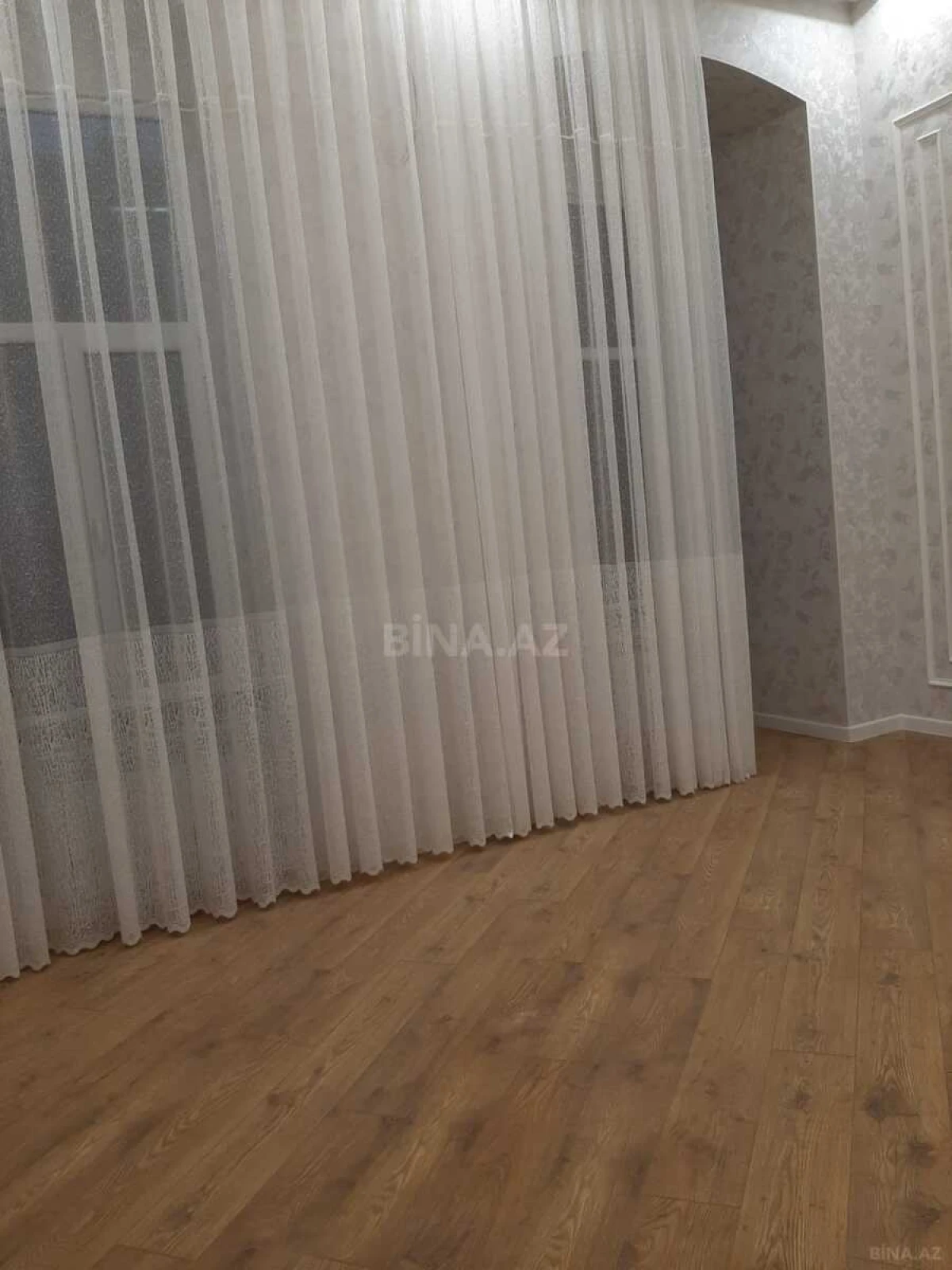 Satılır 4 otaqlı mənzil 155 m²