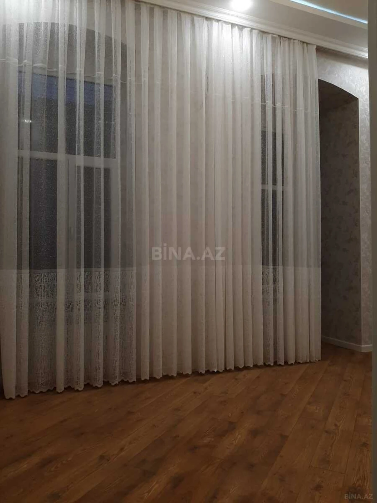 Satılır 4 otaqlı mənzil 155 m²