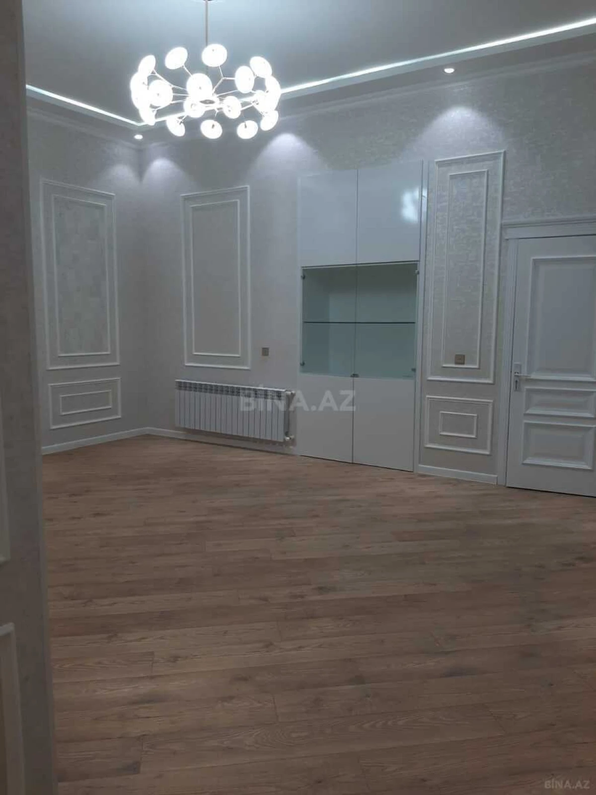 Satılır 4 otaqlı mənzil 155 m²