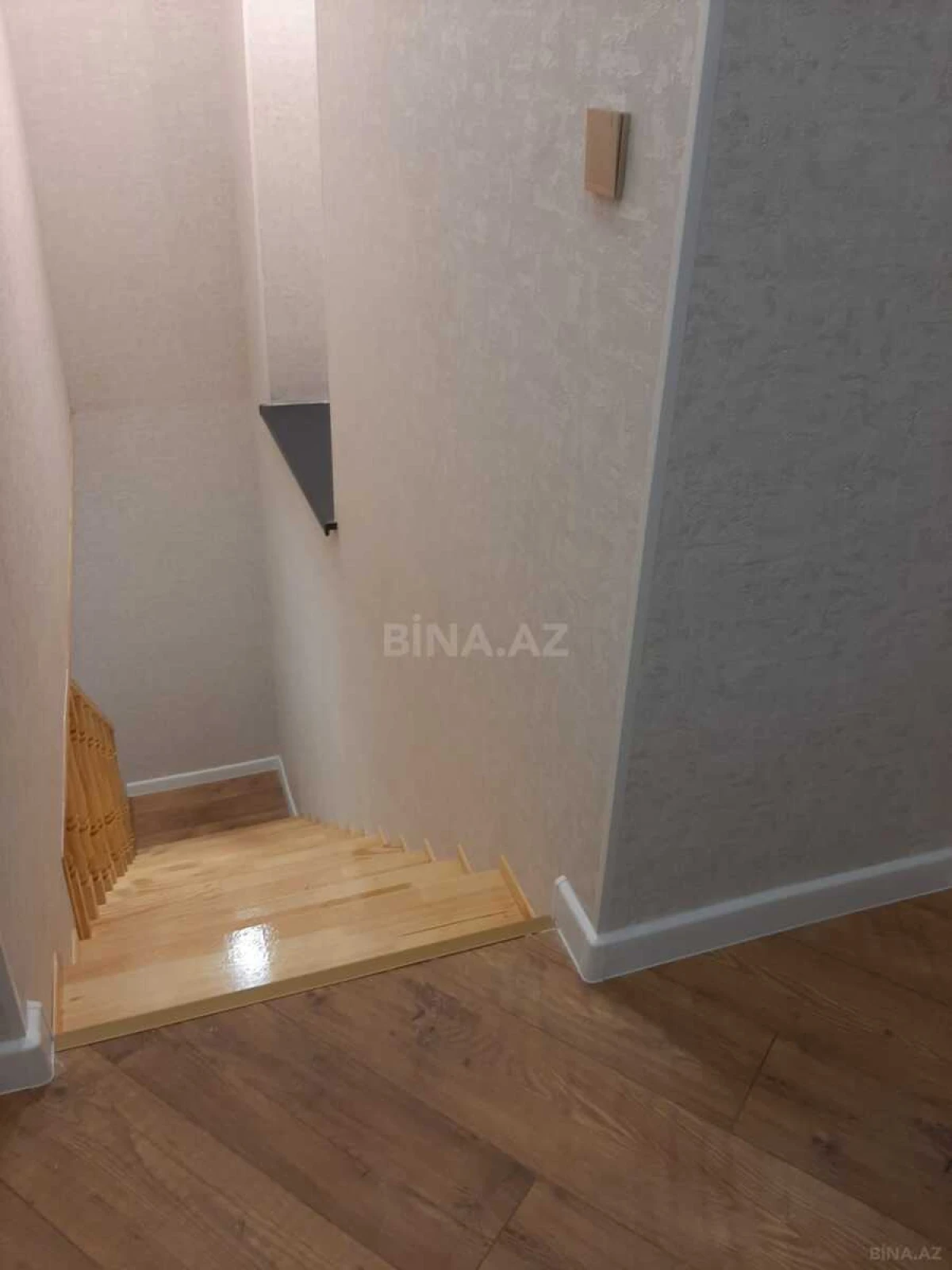 Satılır 4 otaqlı mənzil 155 m²