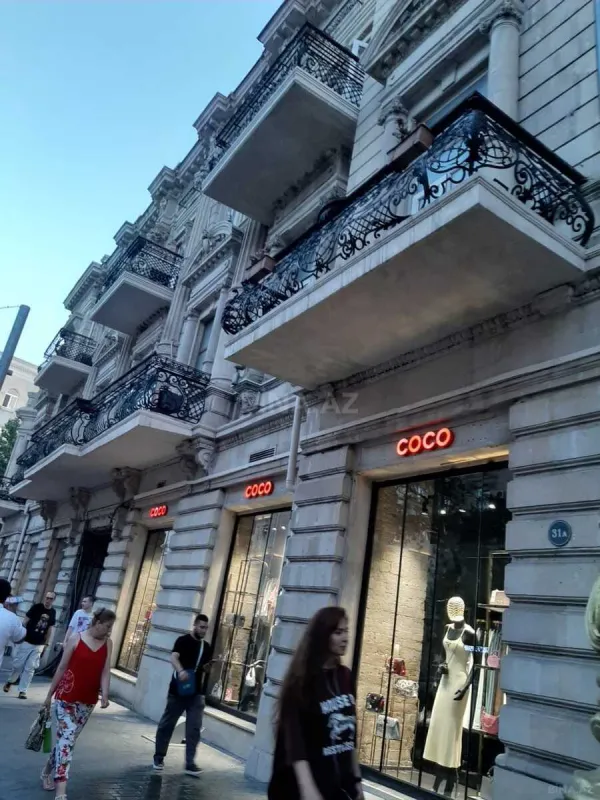 Satılır 4 otaqlı mənzil 155 m²