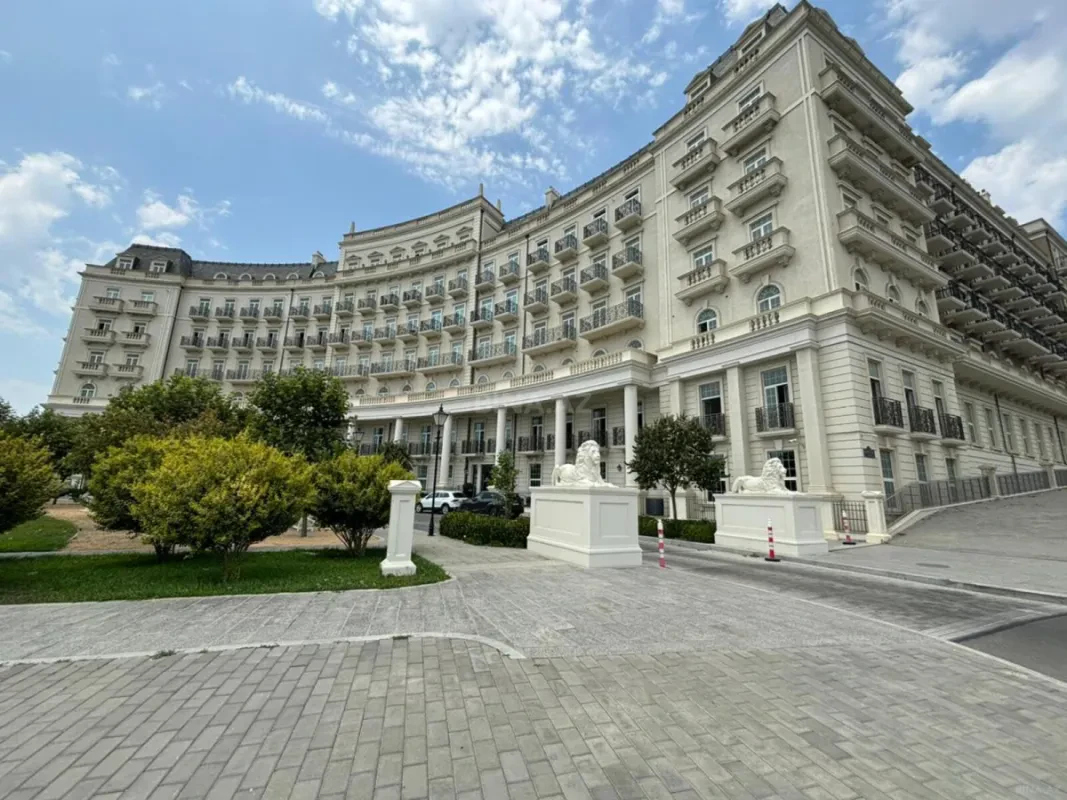 Satılır 4 otaqlı mənzil 134.2 m²