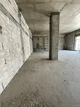 Satılır 6 otaqlı mənzil 215 m²