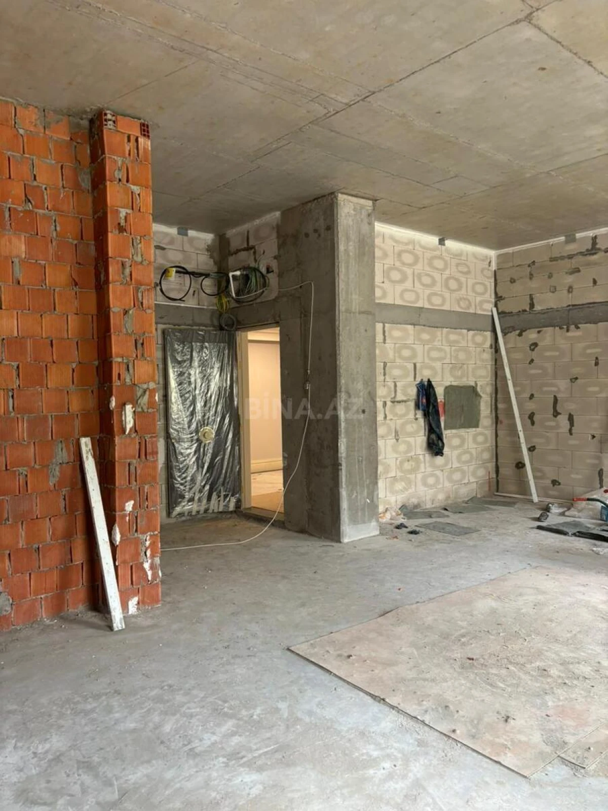 Satılır 3 otaqlı mənzil 110.5 m²