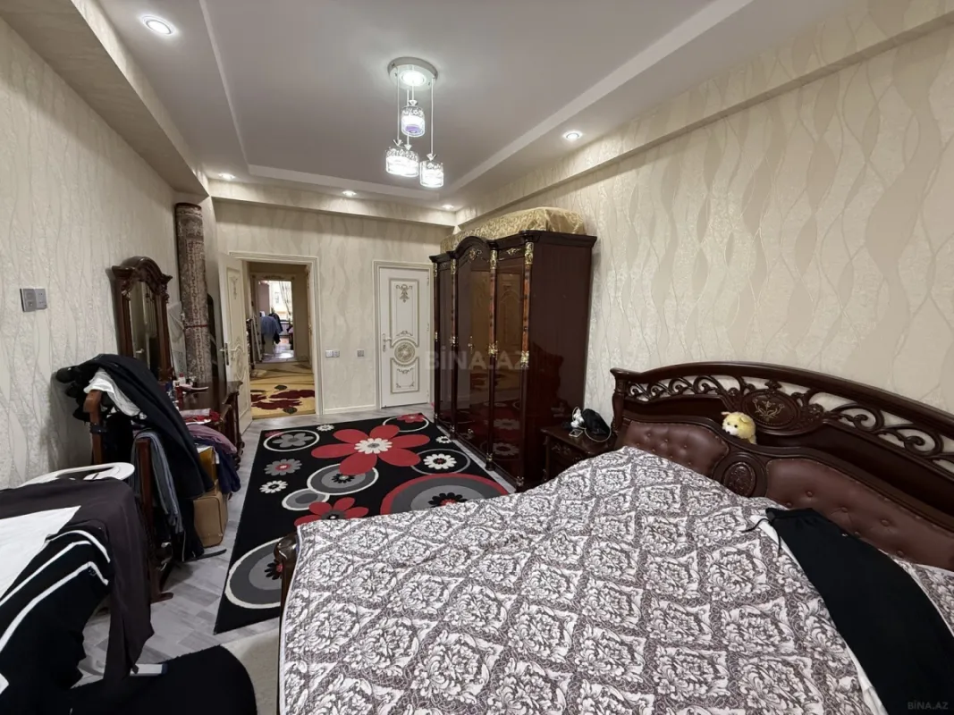 Satılır 3 otaqlı mənzil 141 m²