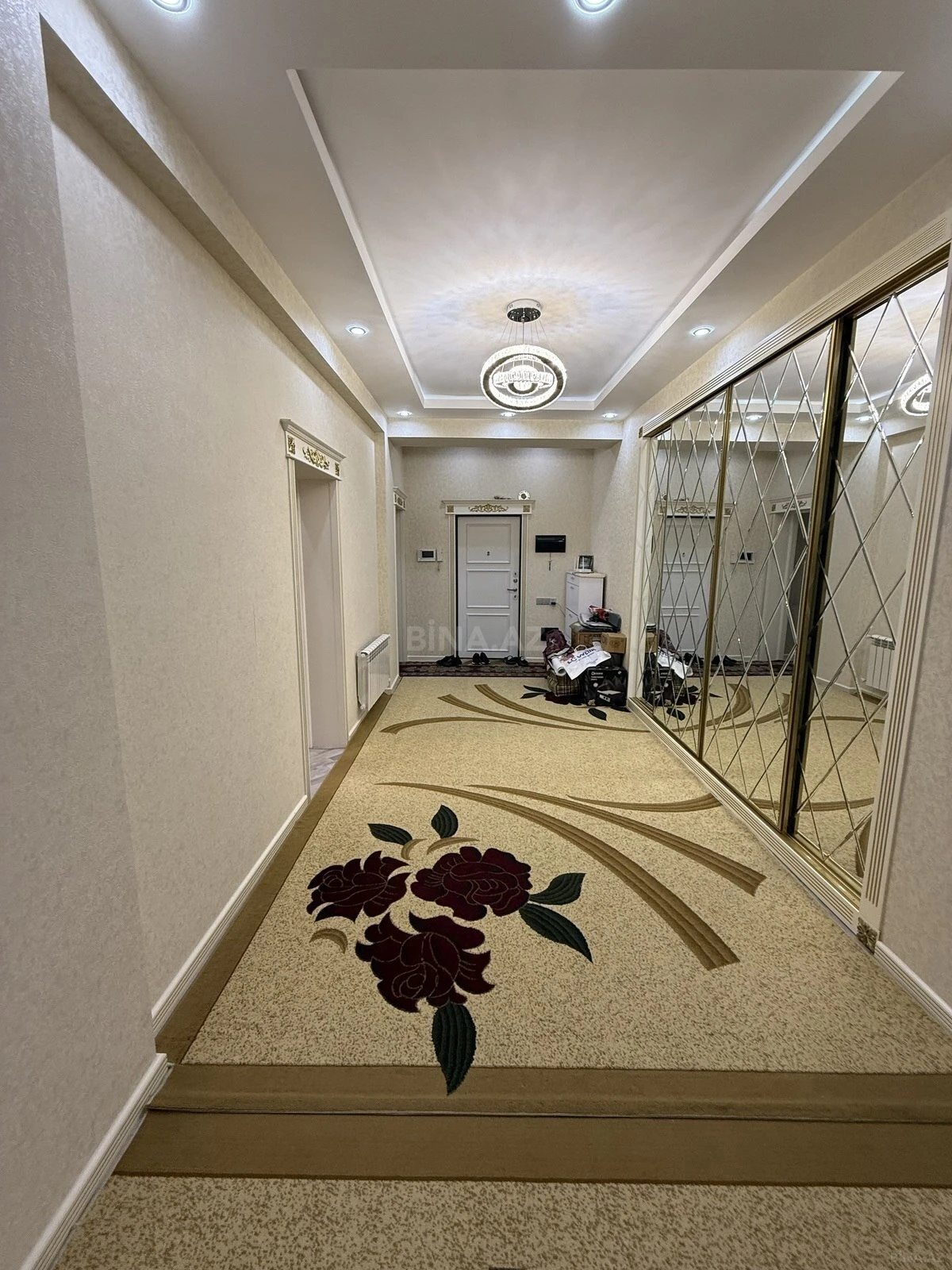 Satılır 3 otaqlı mənzil 141 m²