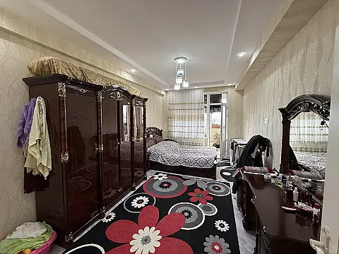 Satılır 3 otaqlı mənzil 141 m²