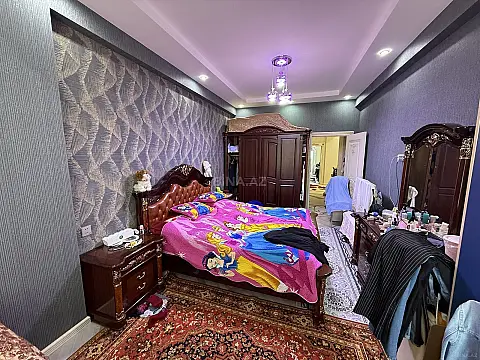 Satılır 3 otaqlı mənzil 141 m²