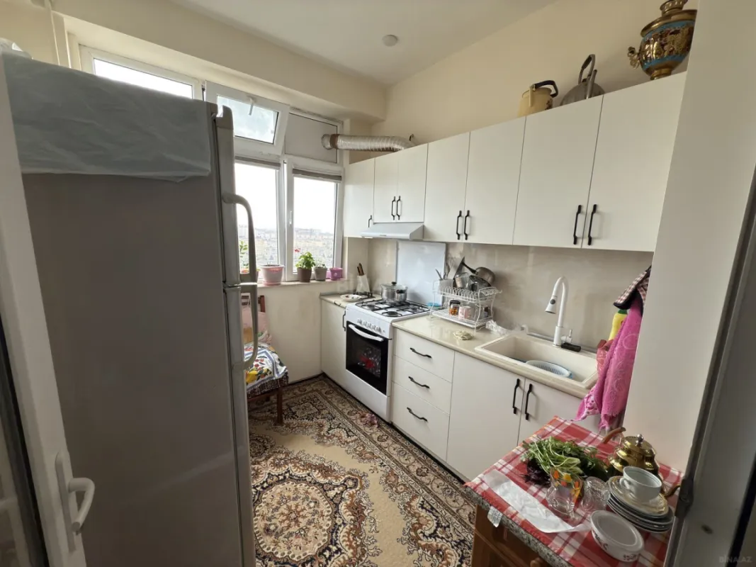 Satılır 3 otaqlı mənzil 141 m²