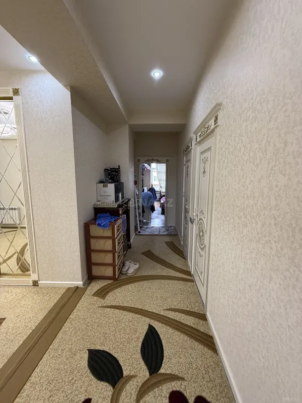 Satılır 3 otaqlı mənzil 141 m²