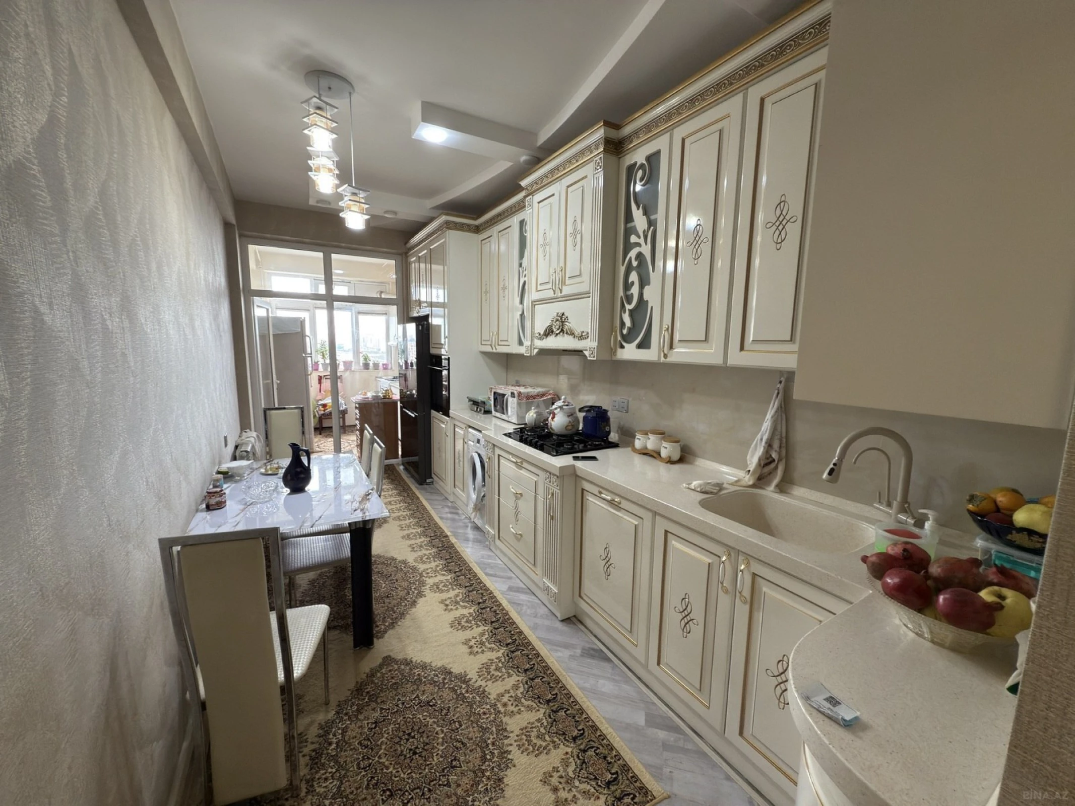 Satılır 3 otaqlı mənzil 141 m²