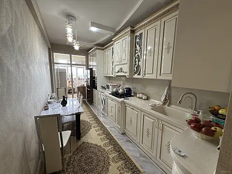 Satılır 3 otaqlı mənzil 141 m²